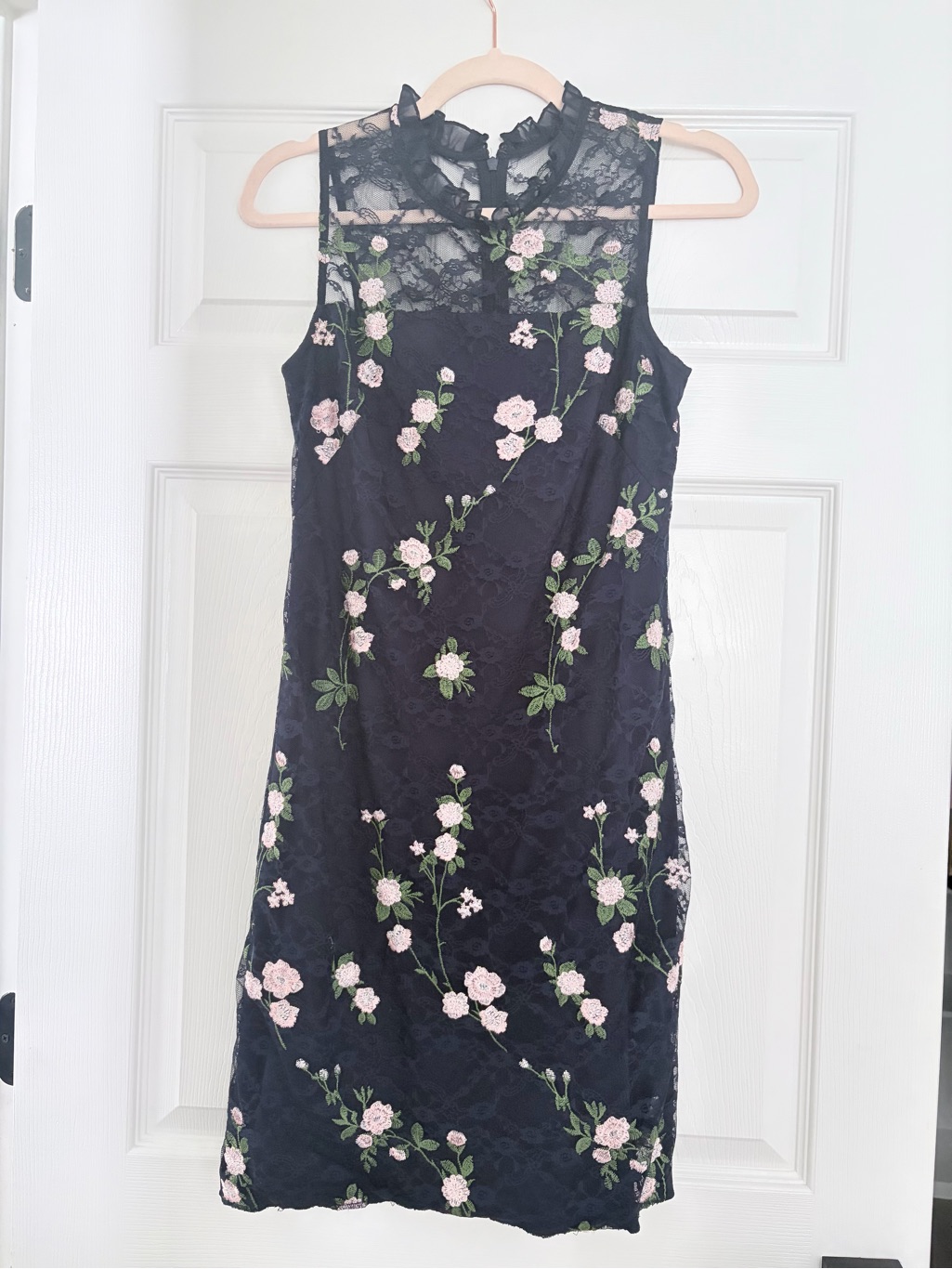 Vintage Embroidered Women’s Floral Lace Dress